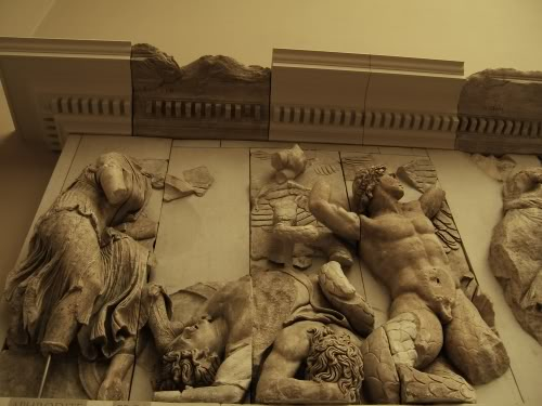 pergamon_aphrodite_eros_altar