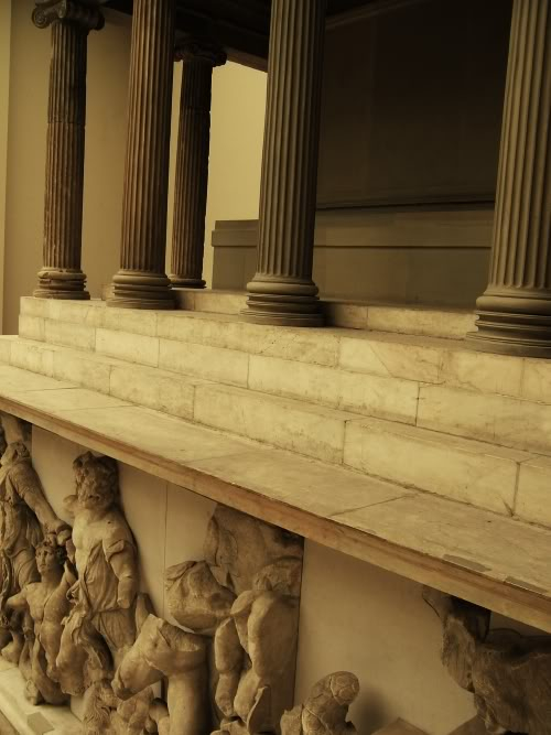 pergamon_side_stairs_berlin
